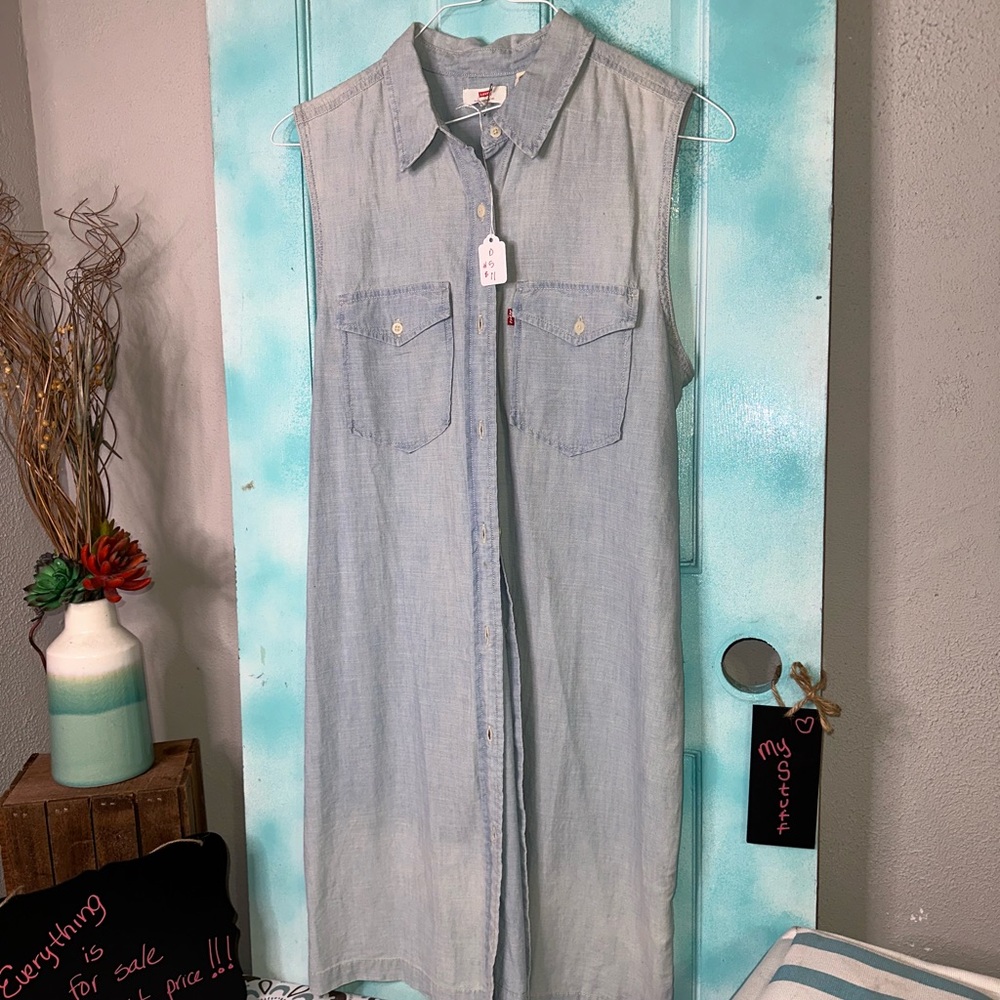 Levis M